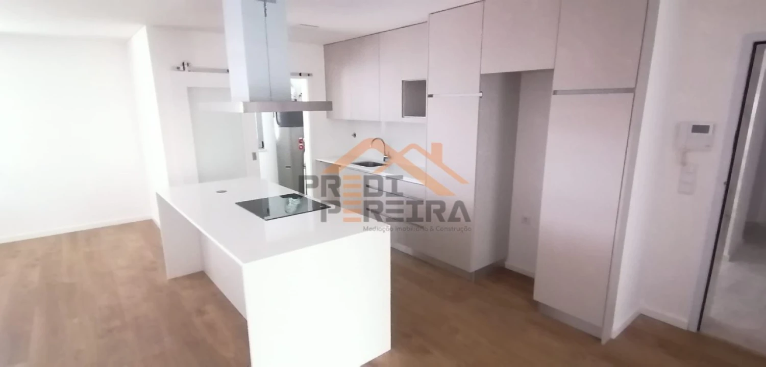 Apartamento T2 para Venda em Camarate, Unhos e Apelação Foto 6