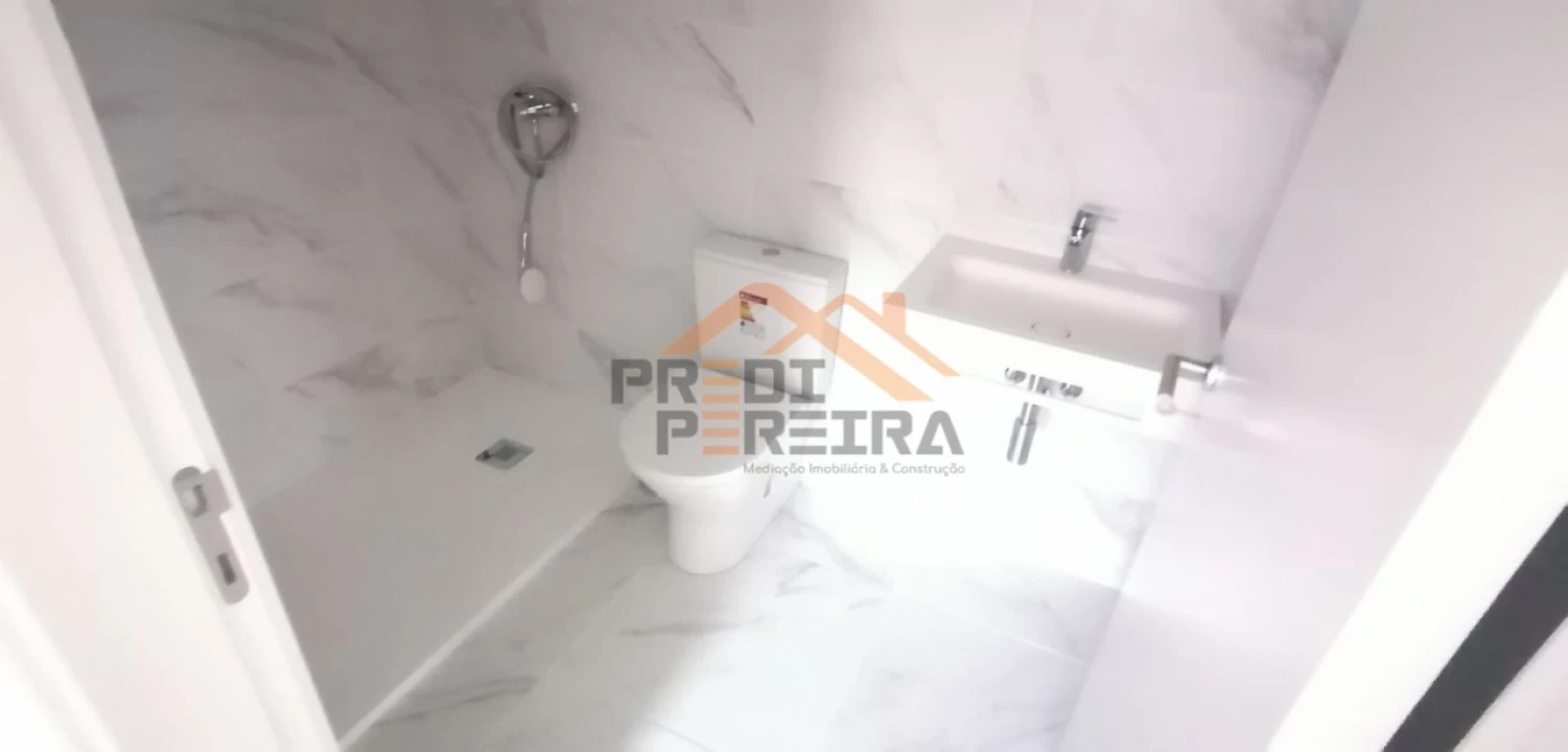 Apartamento T2 para Venda em Camarate, Unhos e Apelação Foto 9