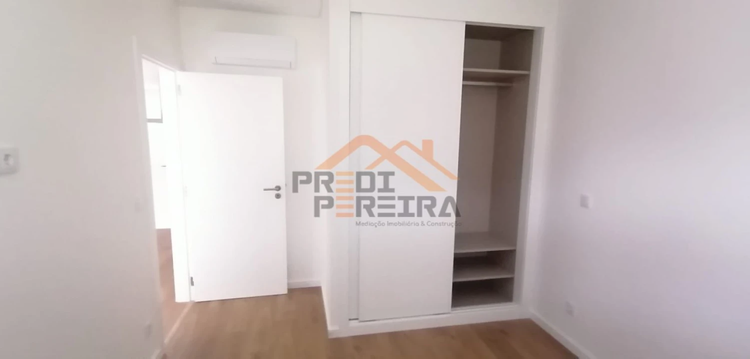 Apartamento T2 para Venda em Camarate, Unhos e Apelação Foto 12