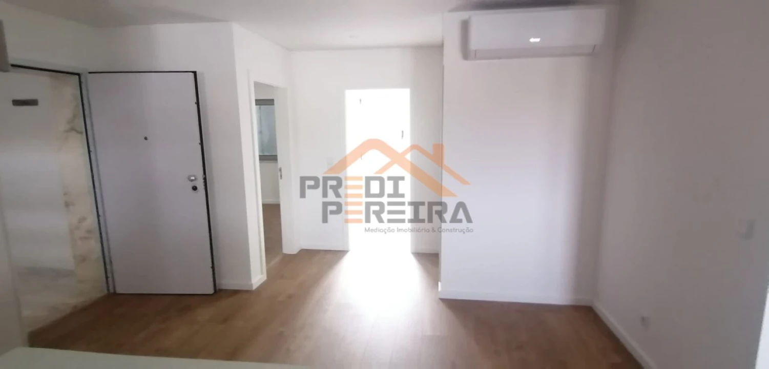 Apartamento T2 para Venda em Camarate, Unhos e Apelação Foto 18