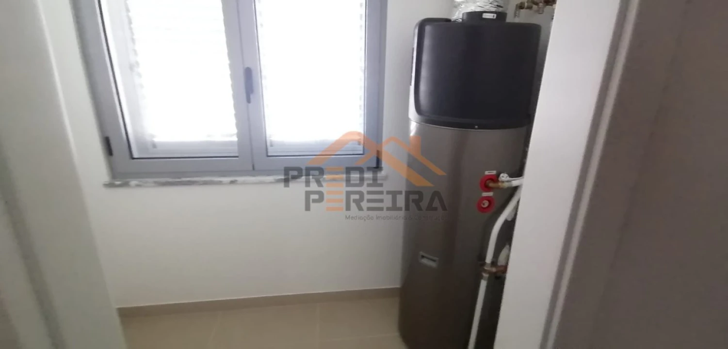 Apartamento T2 para Venda em Camarate, Unhos e Apelação Foto 21