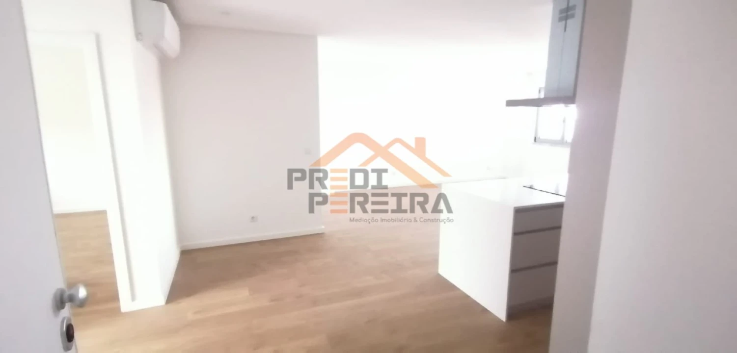 Apartamento T2 para Venda em Camarate, Unhos e Apelação Foto 25