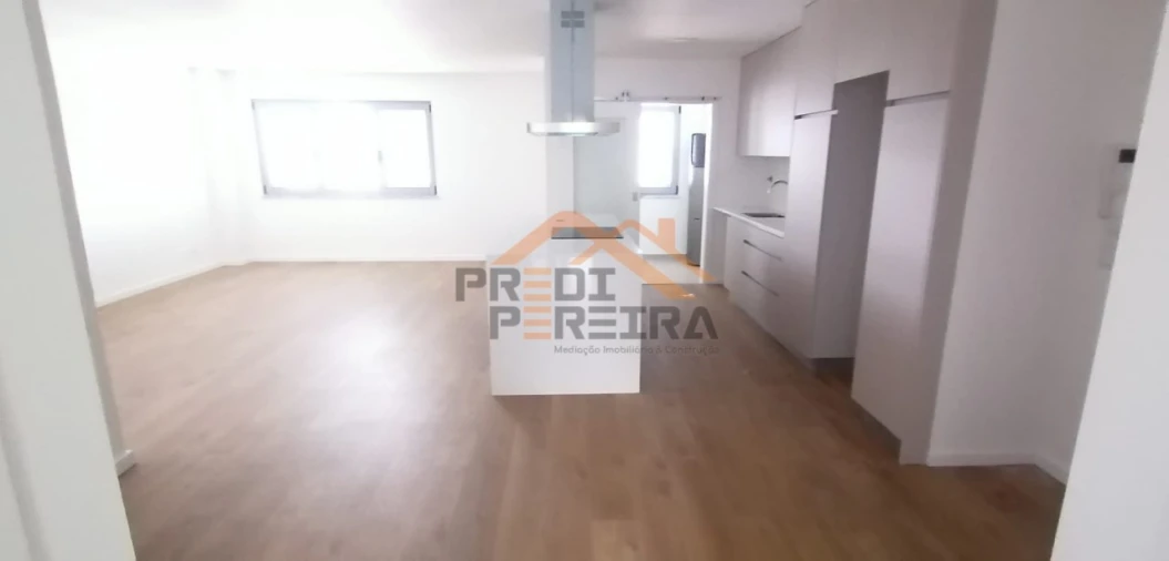 Apartamento T2 para Venda em Camarate, Unhos e Apelação Foto 2