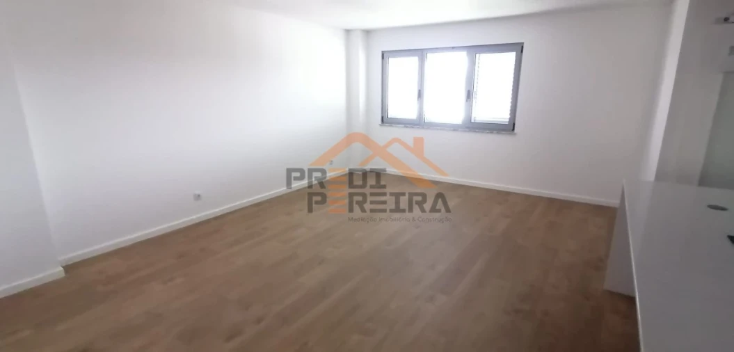 Apartamento T2 para Venda em Camarate, Unhos e Apelação Foto 7