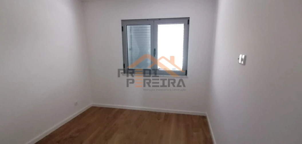 Apartamento T2 para Venda em Camarate, Unhos e Apelação Foto 13