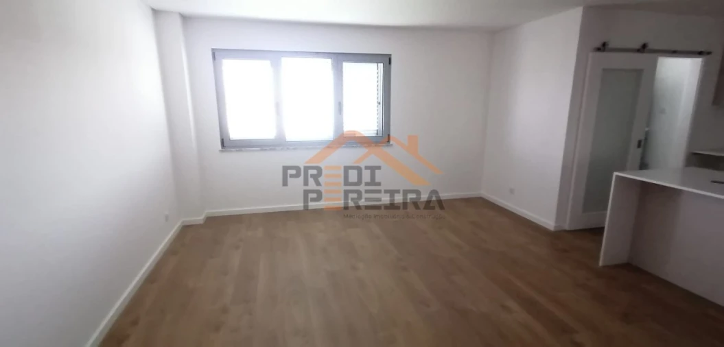Apartamento T2 para Venda em Camarate, Unhos e Apelação Foto 19