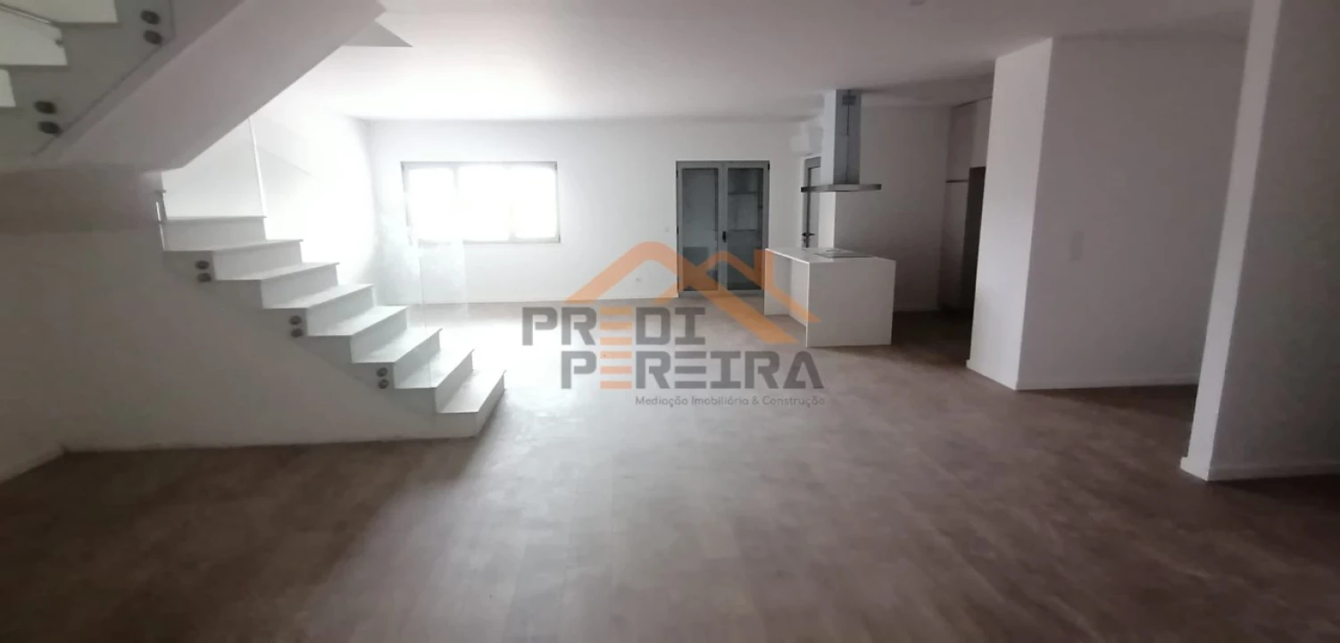 Apartamento T3 para Venda em Camarate, Unhos e Apelação Foto 1