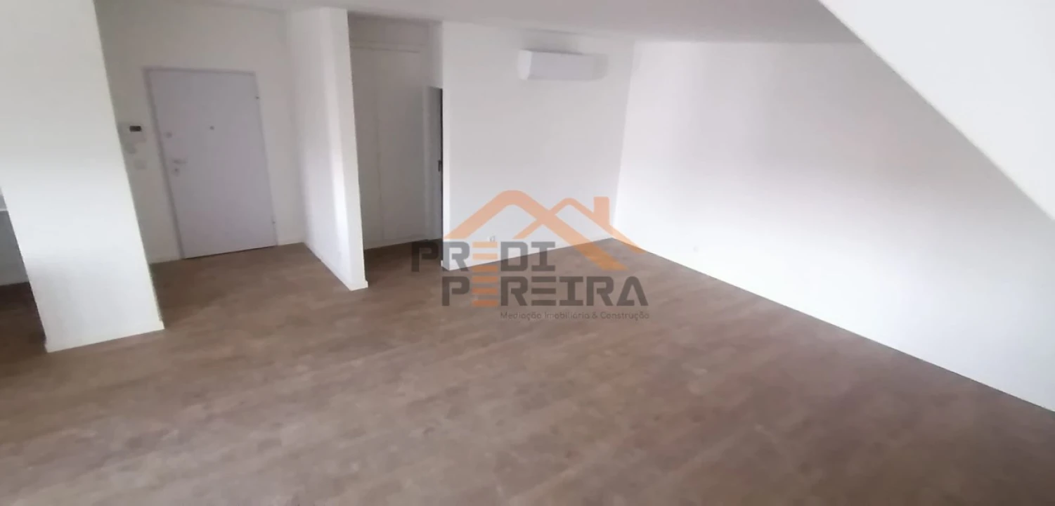 Apartamento T3 para Venda em Camarate, Unhos e Apelação Foto 4