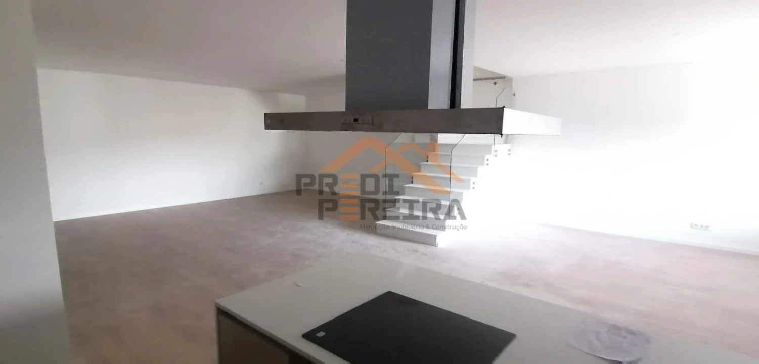 Apartamento T3 para Venda em Camarate, Unhos e Apelação Foto 13
