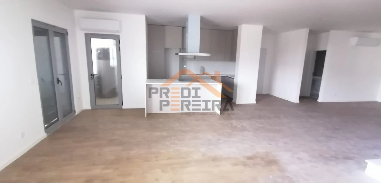 Apartamento T3 para Venda em Camarate, Unhos e Apelação Foto 14