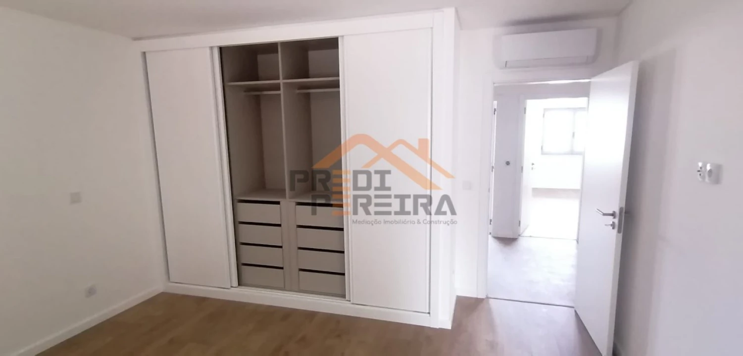 Apartamento T3 para Venda em Camarate, Unhos e Apelação Foto 17