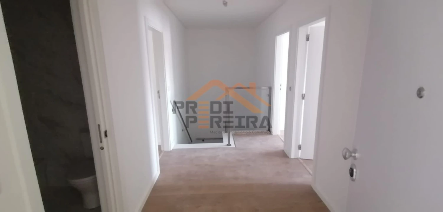 Apartamento T3 para Venda em Camarate, Unhos e Apelação Foto 27