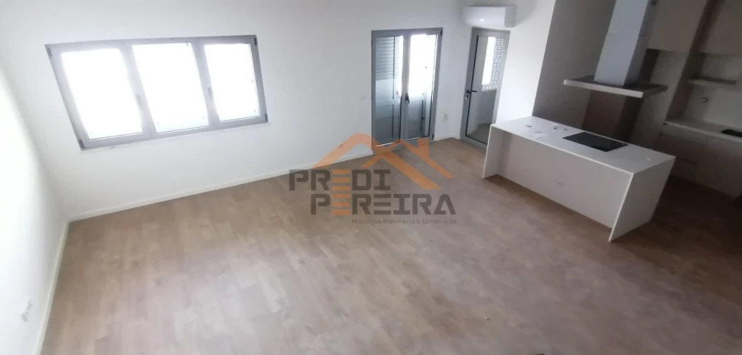 Apartamento T3 para Venda em Camarate, Unhos e Apelação Foto 2