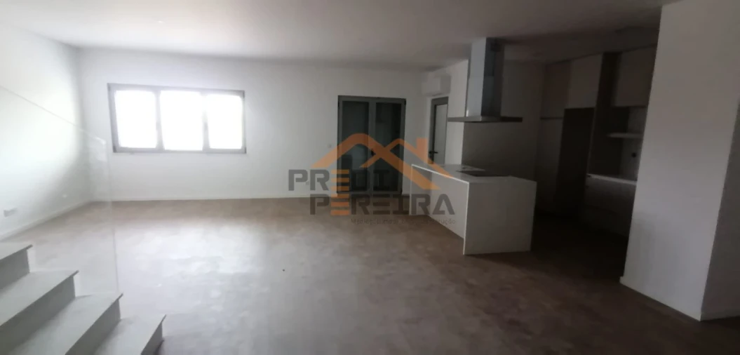 Apartamento T3 para Venda em Camarate, Unhos e Apelação Foto 7