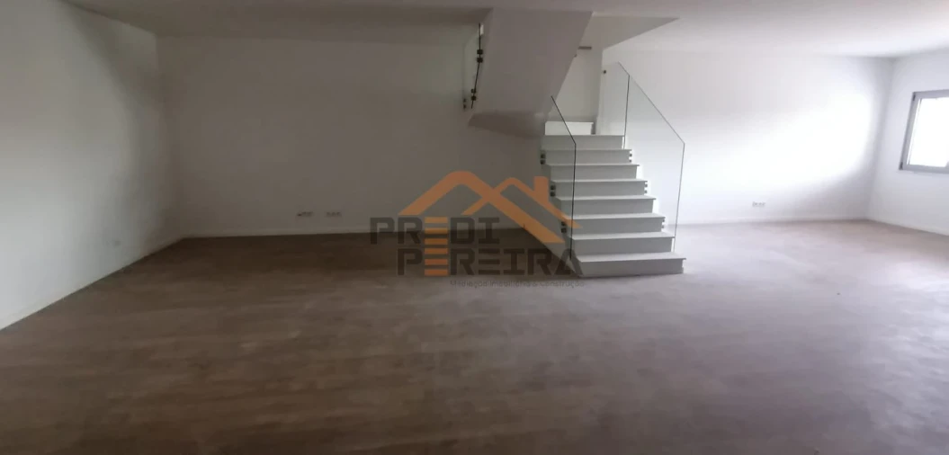 Apartamento T3 para Venda em Camarate, Unhos e Apelação Foto 9