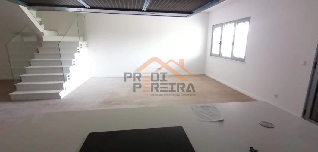 Apartamento T3 para Venda em Camarate, Unhos e Apelação Foto 10