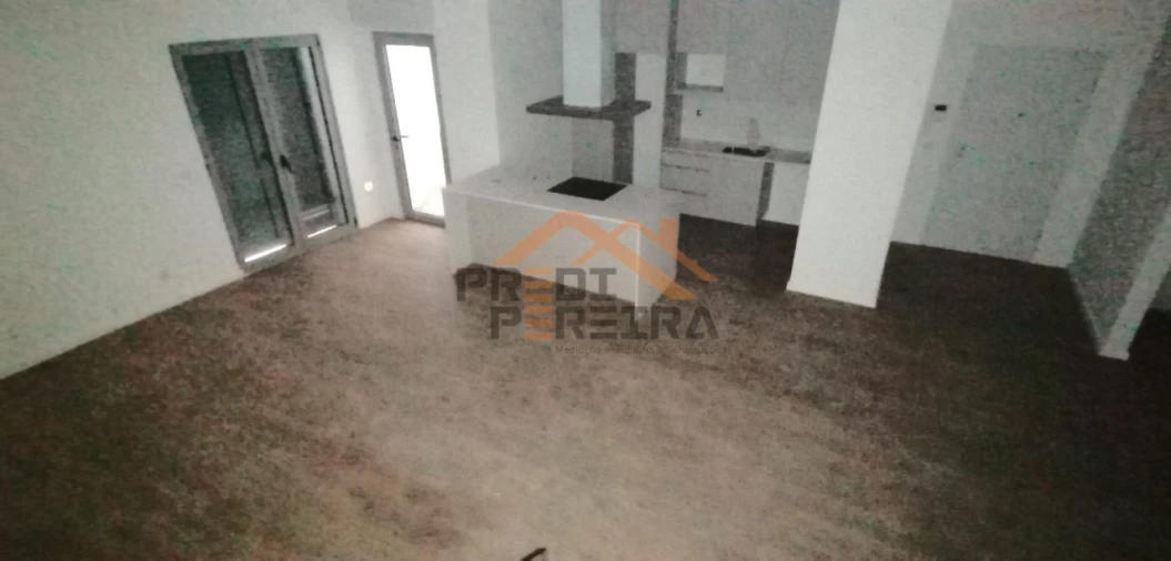 Apartamento T3 para Venda em Camarate, Unhos e Apelação Foto 15