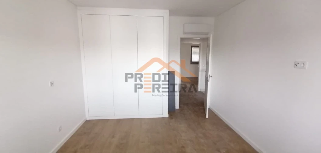 Apartamento T3 para Venda em Camarate, Unhos e Apelação Foto 24