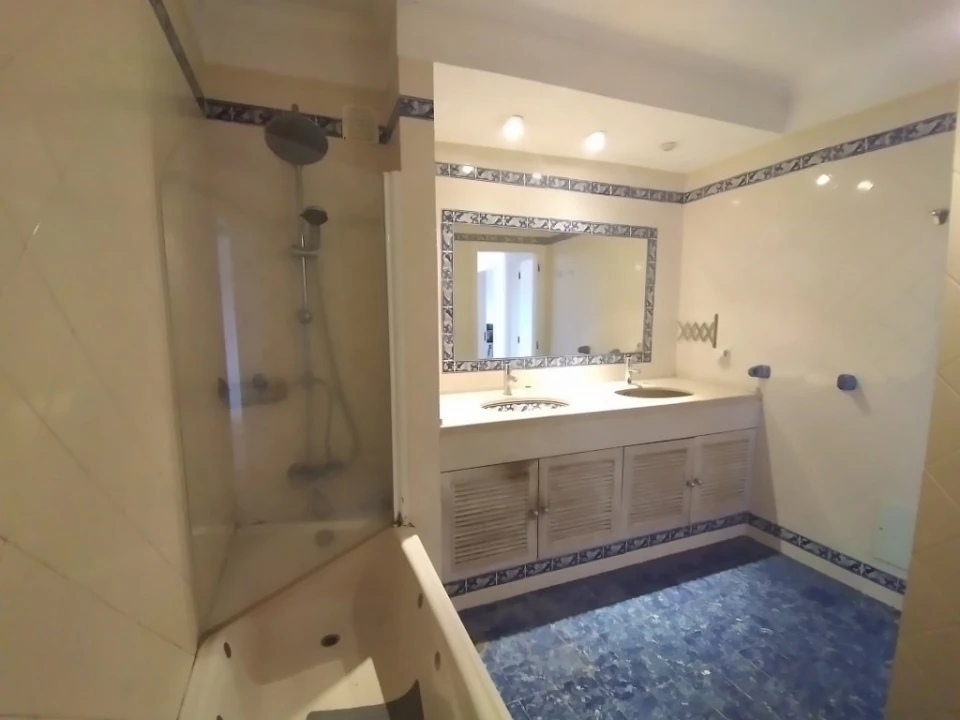 Moradia T5 para Venda em Rio de Mouro Foto 14