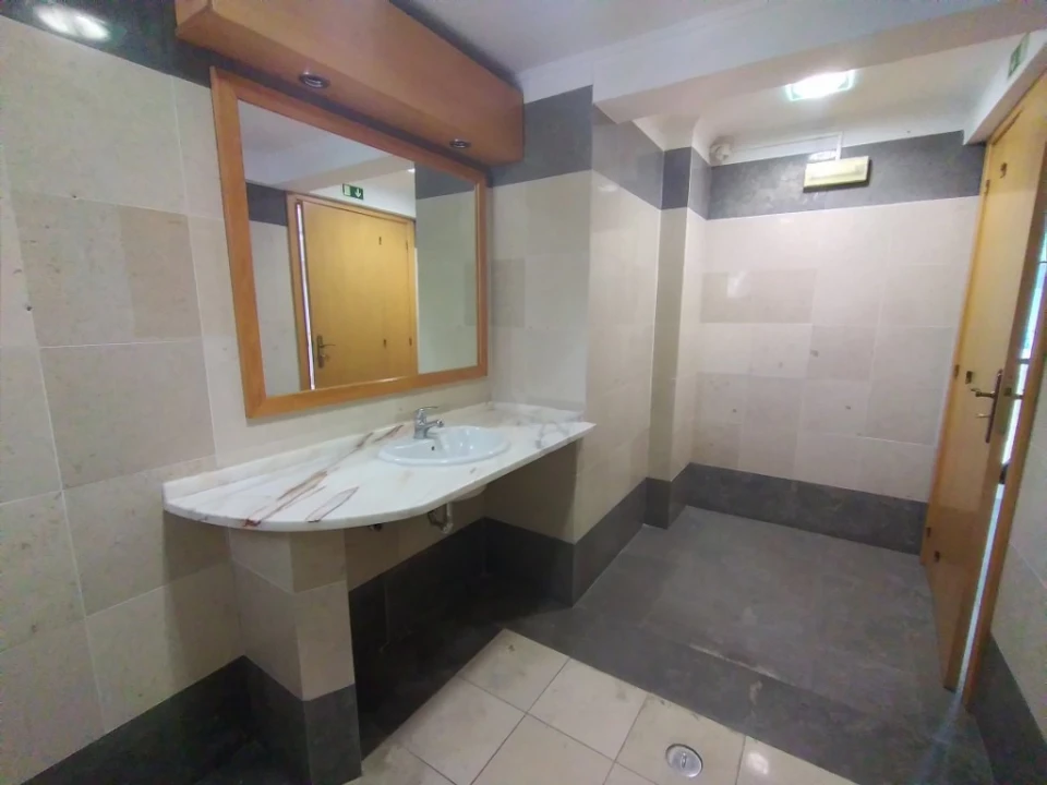 Loja para Venda em Alto do Seixalinho, Santo André e Verderena Foto 9