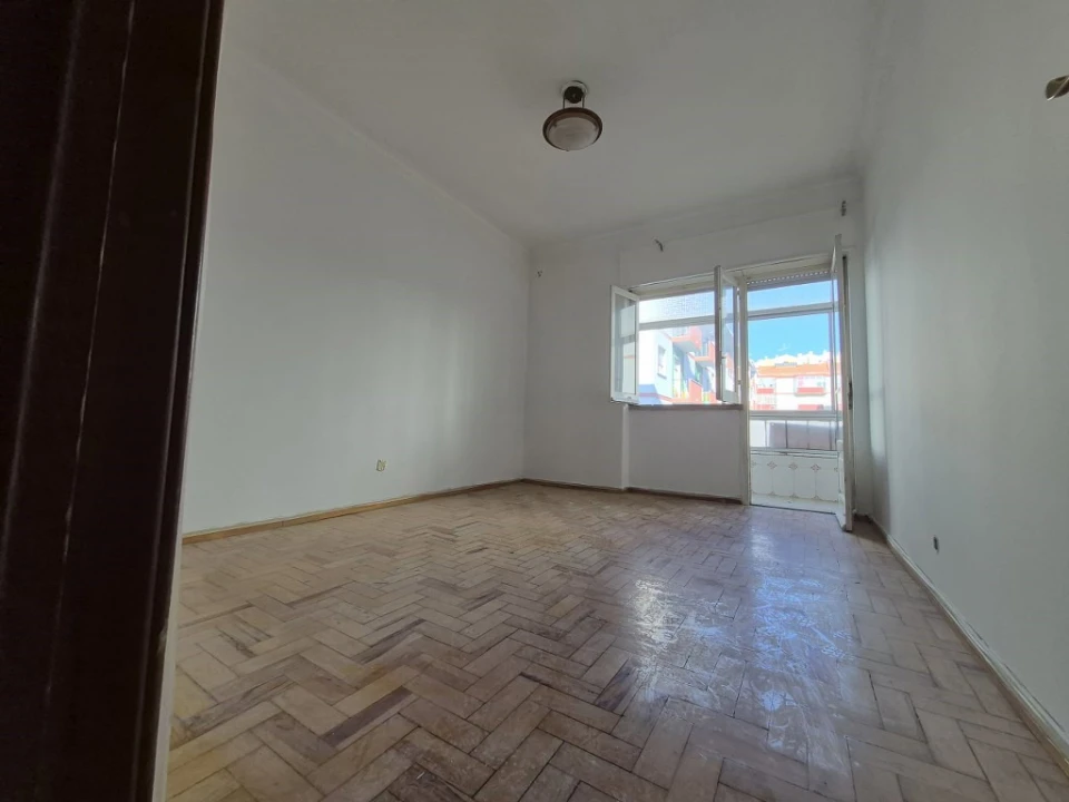 Apartamento T2 para Venda em Agualva e Mira-Sintra Foto 2