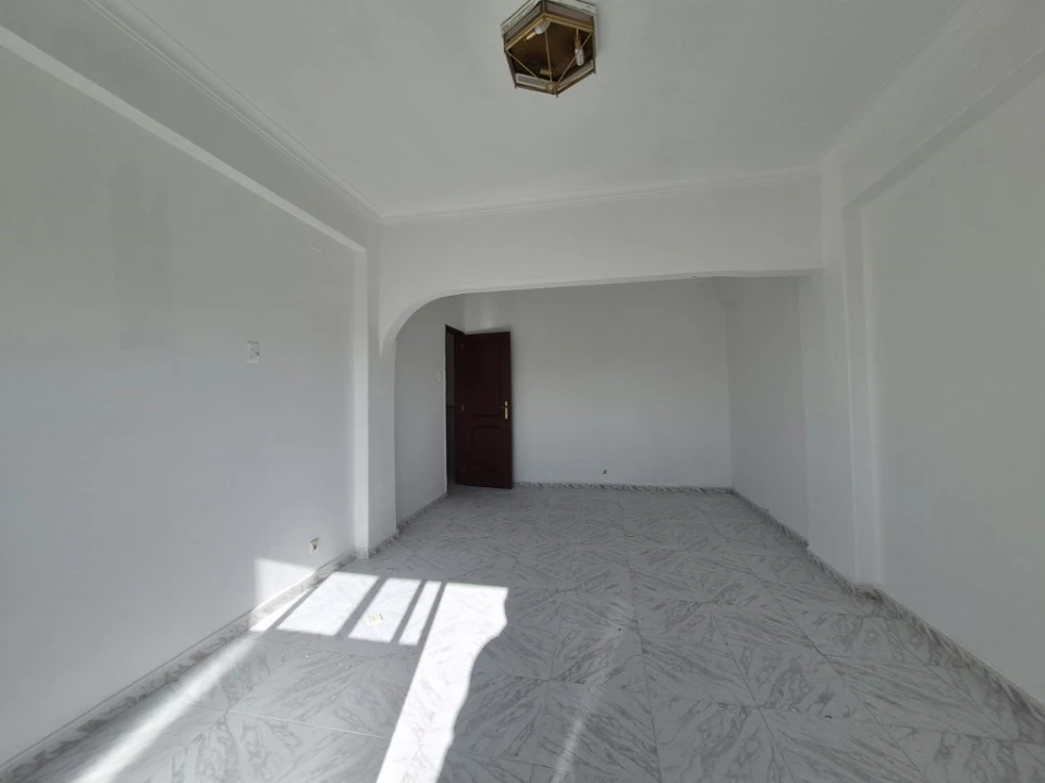 Apartamento T2 para Venda em Agualva e Mira-Sintra Foto 14