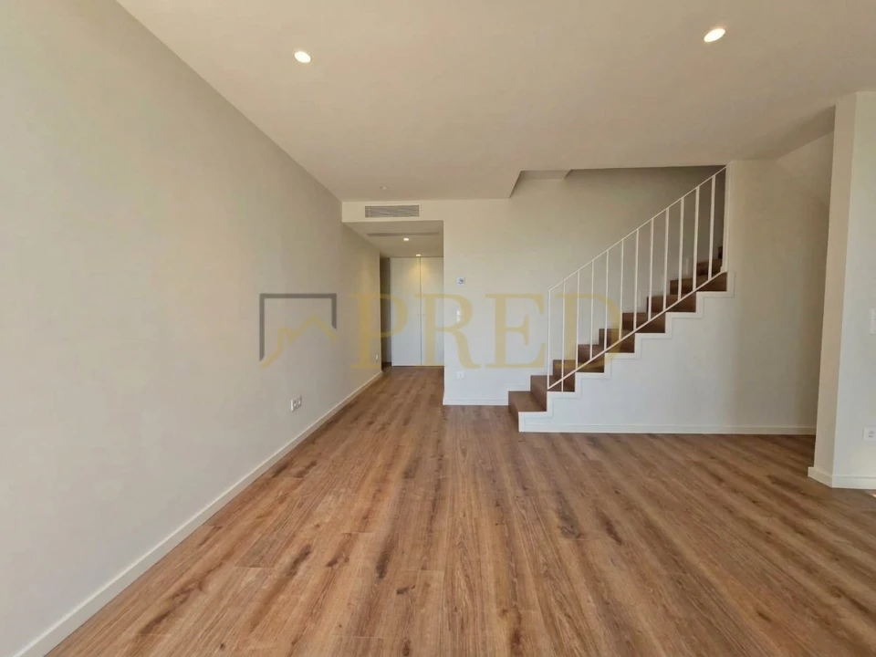 Apartamento T2 para Venda em Mafamude e Vilar do Paraíso Foto 2