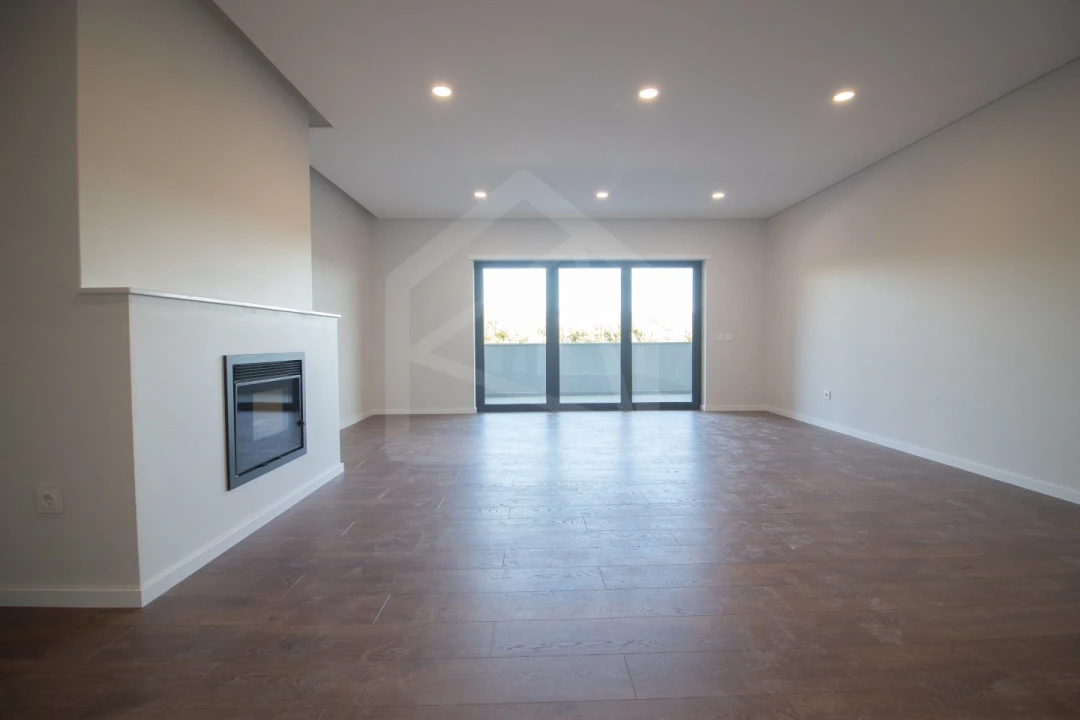 Apartamento T2 para Venda em O. Azeméis, Riba-Ul, Ul, Macinhata Seixa, Madail Foto 1