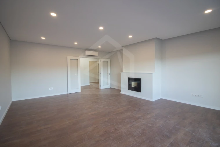 Apartamento T2 para Venda em O. Azeméis, Riba-Ul, Ul, Macinhata Seixa, Madail Foto 5