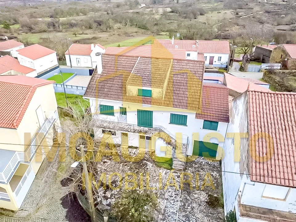 Moradia T4 para Venda em Alfaiates Foto 2