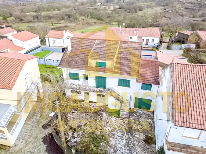 Moradia T4 para Venda em Alfaiates Foto 2