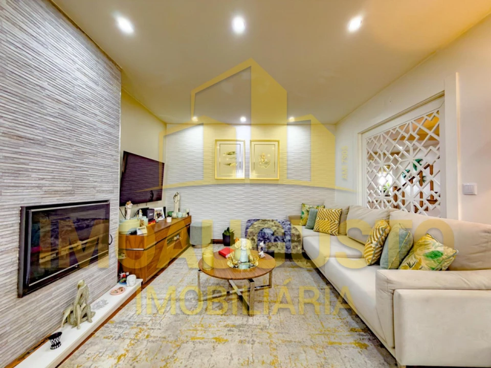 Moradia T4 para Venda em Guarda Foto 4