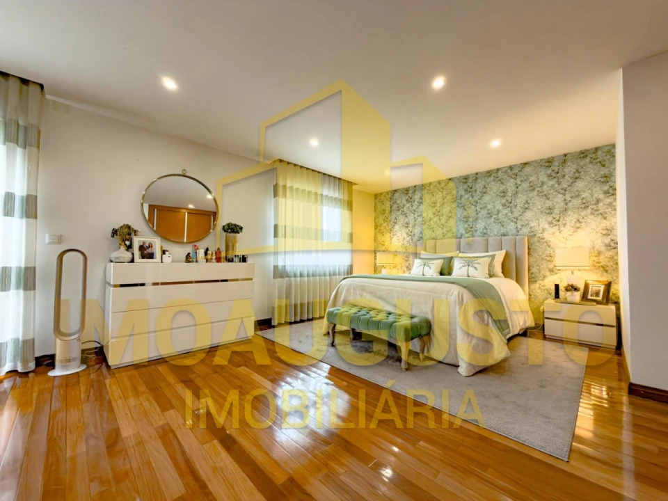 Moradia T4 para Venda em Guarda Foto 10