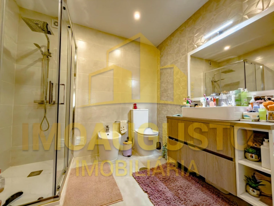 Moradia T4 para Venda em Guarda Foto 22