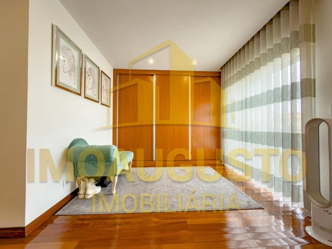 Moradia T4 para Venda em Guarda Foto 11