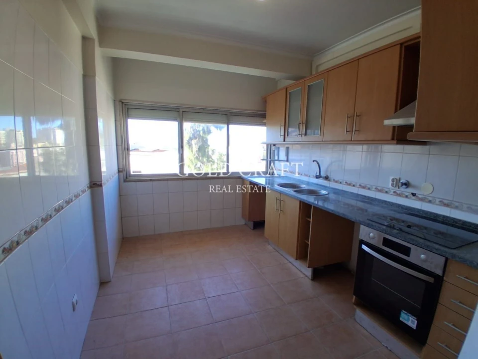 Apartamento T2 para Venda em Queluz e Belas Foto 1