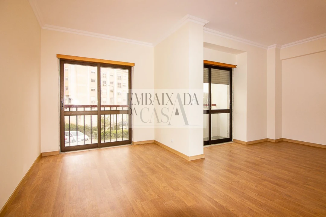 Apartamento T3 para Venda em Rio de Mouro Foto 9