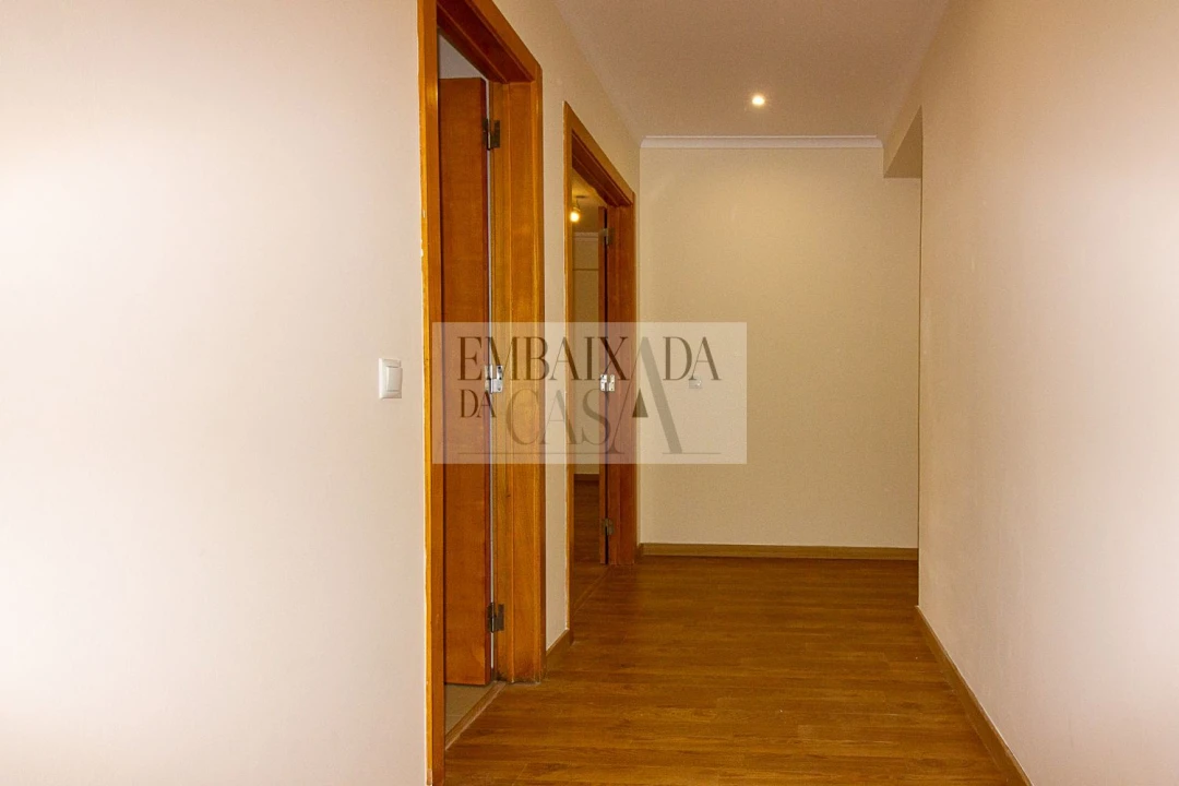 Apartamento T3 para Venda em Rio de Mouro Foto 7
