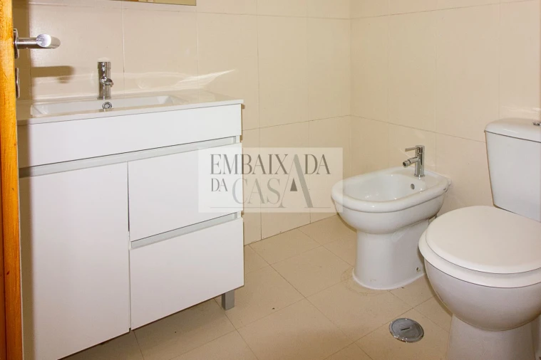 Apartamento T3 para Venda em Rio de Mouro Foto 14