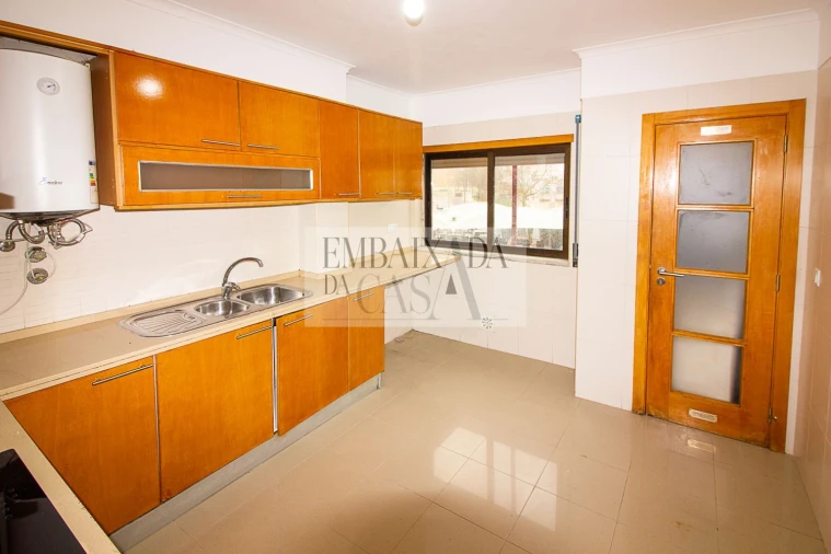 Apartamento T3 para Venda em Rio de Mouro Foto 3