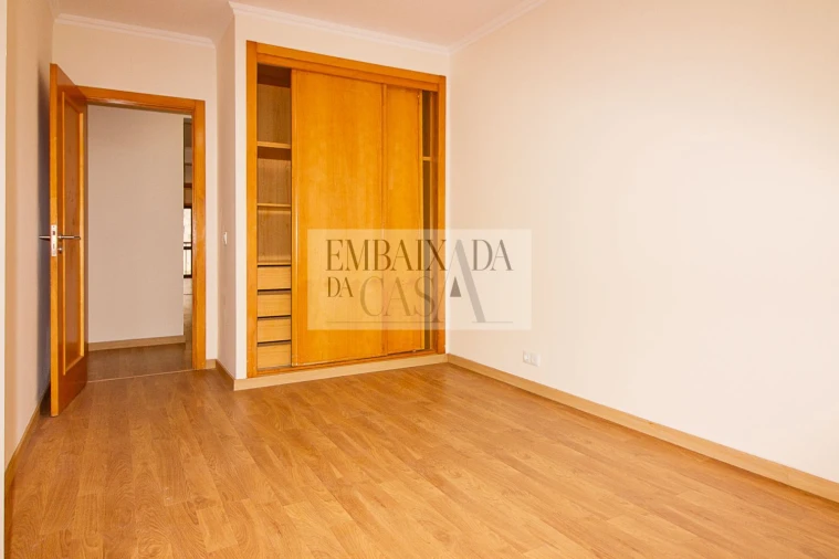 Apartamento T3 para Venda em Rio de Mouro Foto 19