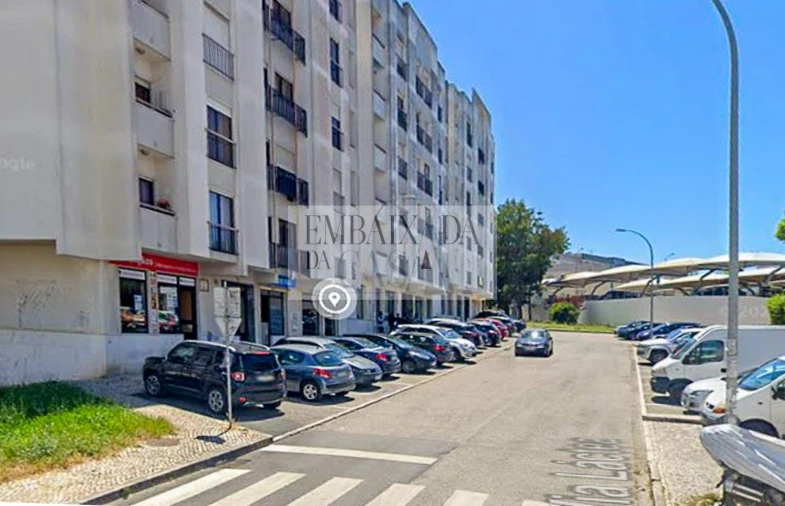 Apartamento T3 para Venda em Rio de Mouro Foto 1