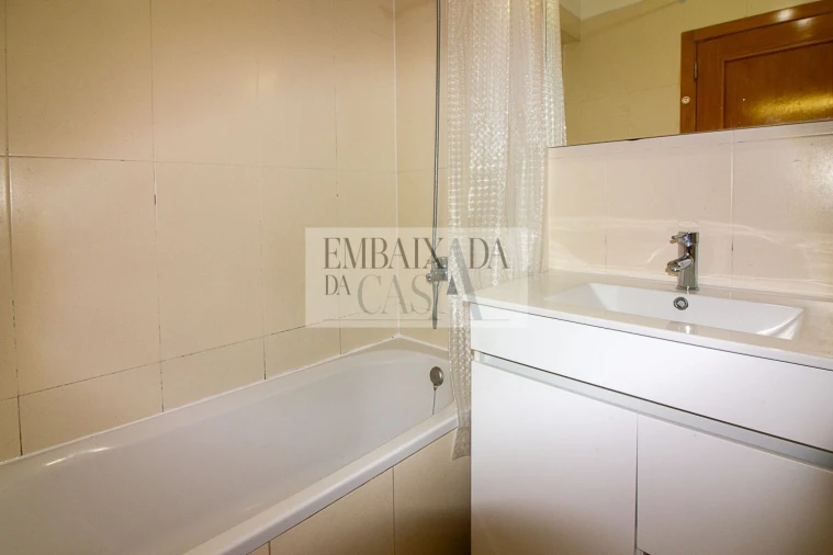 Apartamento T3 para Venda em Rio de Mouro Foto 16