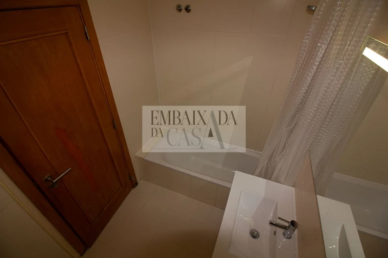 Apartamento T3 para Venda em Rio de Mouro Foto 17