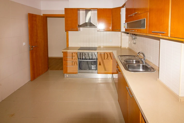 Apartamento T3 para Venda em Rio de Mouro Foto 6