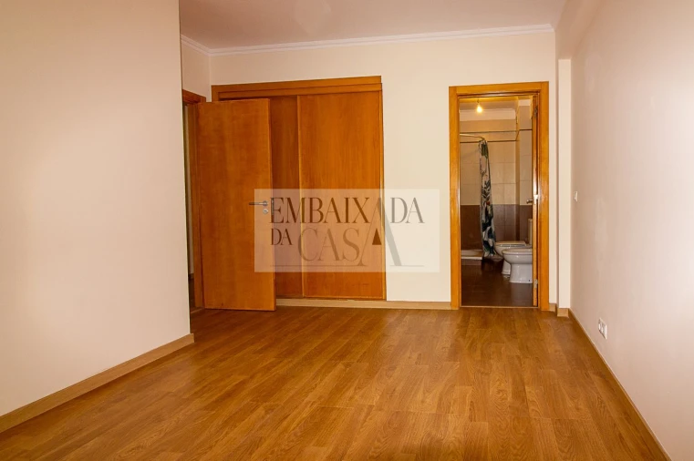 Apartamento T3 para Venda em Rio de Mouro Foto 26