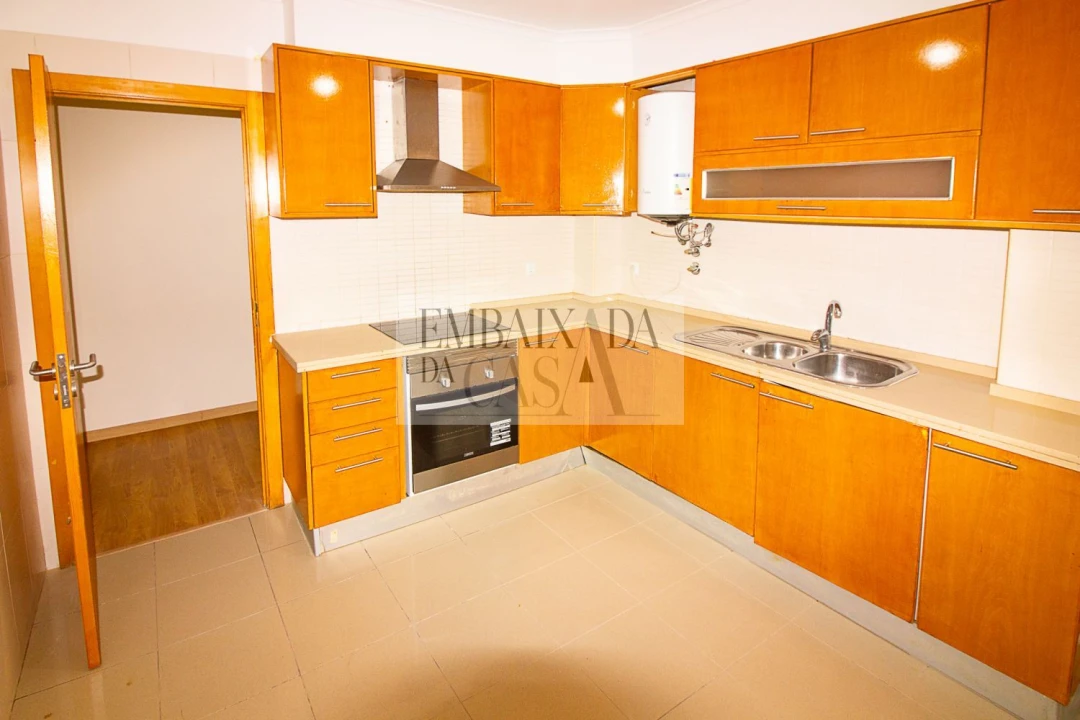 Apartamento T3 para Venda em Rio de Mouro Foto 2
