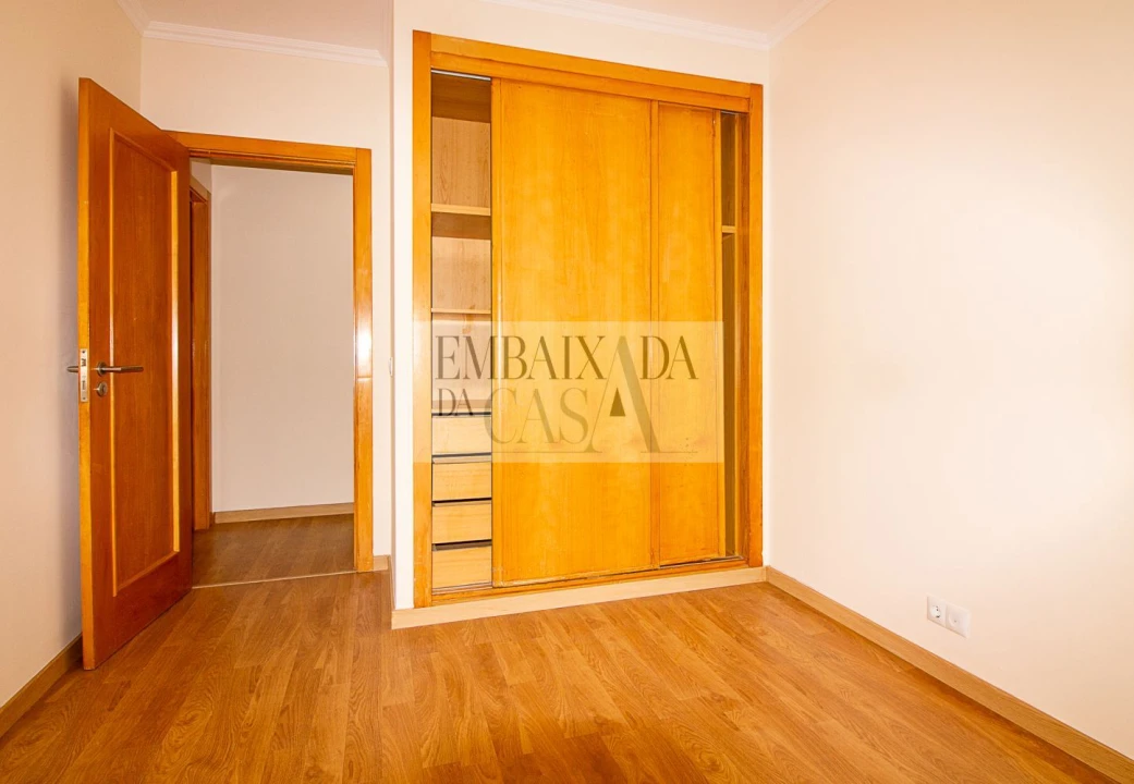 Apartamento T3 para Venda em Rio de Mouro Foto 21