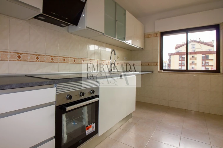 Apartamento T2 para Venda em Algueirão-Mem Martins Foto 2