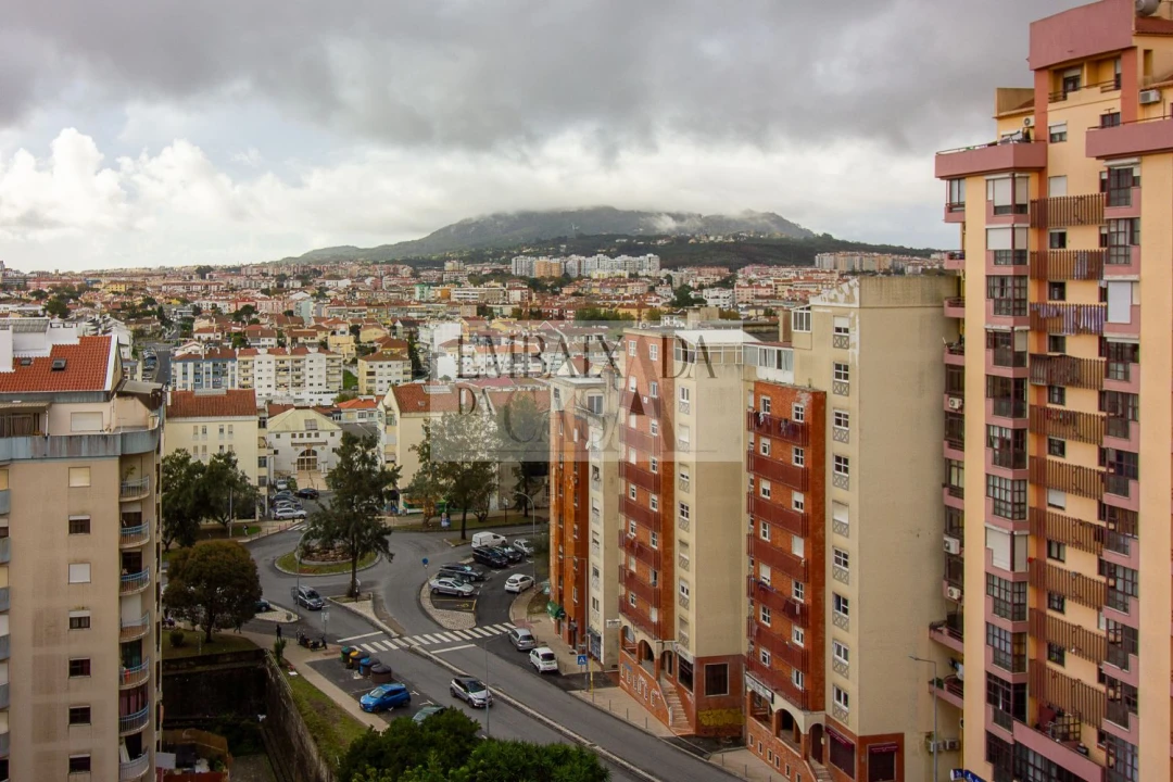 Apartamento T2 para Venda em Algueirão-Mem Martins Foto 1